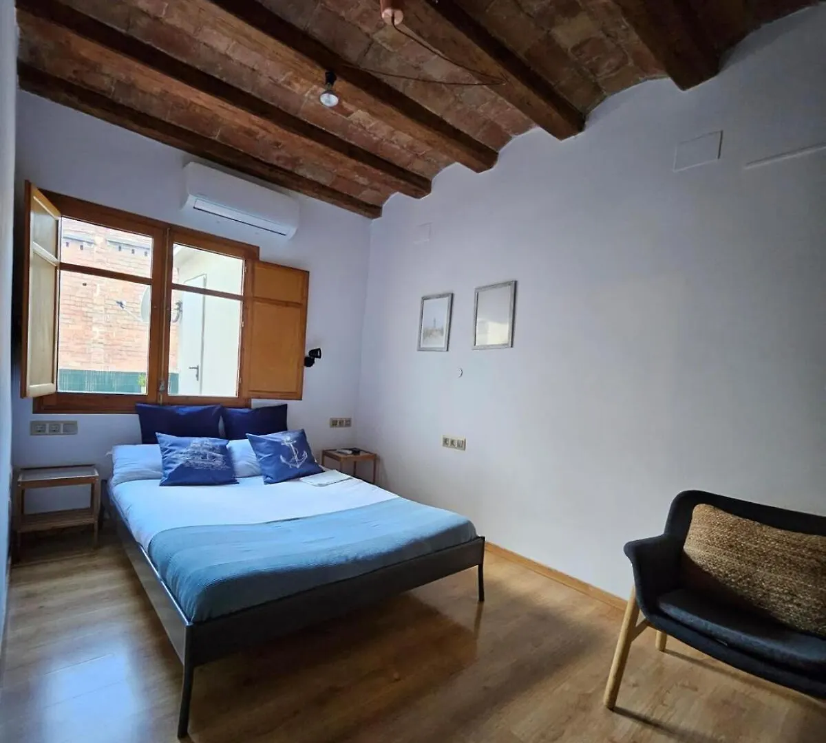 Flat With 2 Rooms And Private Terrace Min 32 Days의 연락처